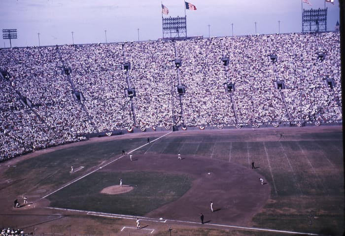 Don Drysdale's pitching helped the Dodgers take a 2-1 lead in the 1959 World Series before Game 4 (pictured above).