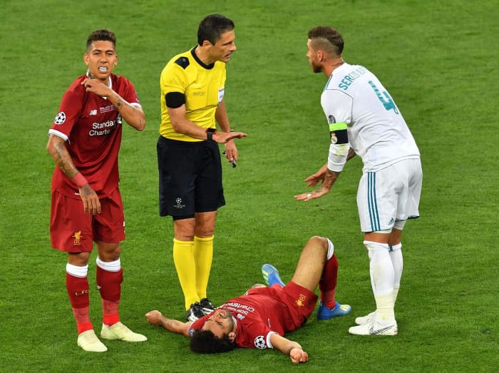 Reaction from Ramos, the referee and Firmino to Salah's injury.