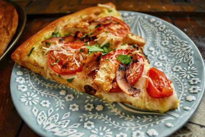Vegan hot brown pizza