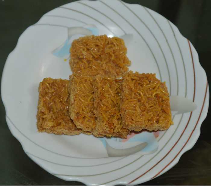 Sev chikki (sweet and crunchy gram flour noodle bars)