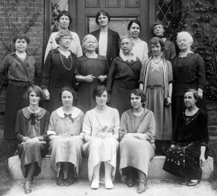The Harvard Computers. Cecilia Payne is second from the left in the top row, Annie Jump Cannon is second from the left in the middle row.