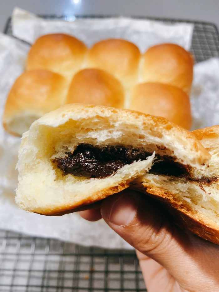 The filling in these buns is so chocolaty!