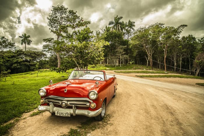 This page provides information on the names of different modes of transportation in the Spanish language.