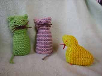 I've seen kids knit things like this. I knew a fourth grade class who knit an entire farm, and then auctioned it off at the annual school auction. It was amazing.