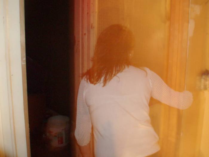 Our tour guide hostess -- what is that orange haze, and where did the rest of her arm go?! Did she unknowingly stick her hand into another dimension?