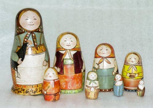 Matryoshka Dolls = 8 (vocem') in this full set. Sets of similar dolls are given as gifts at Christmas and on other special occasions.