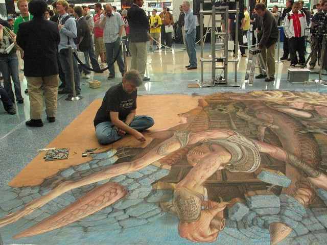 Kurt Wenner attracted attention at the 2006 Electronic Entertainment Expo (E3) as he created a street painting, by hand, with chalk.
