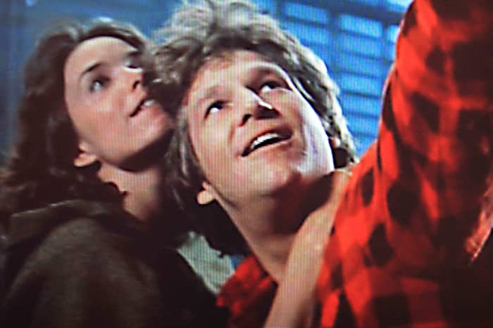 At a time when the two have developed a close and affectionate bond, the Starman points out his home world to Jenny.