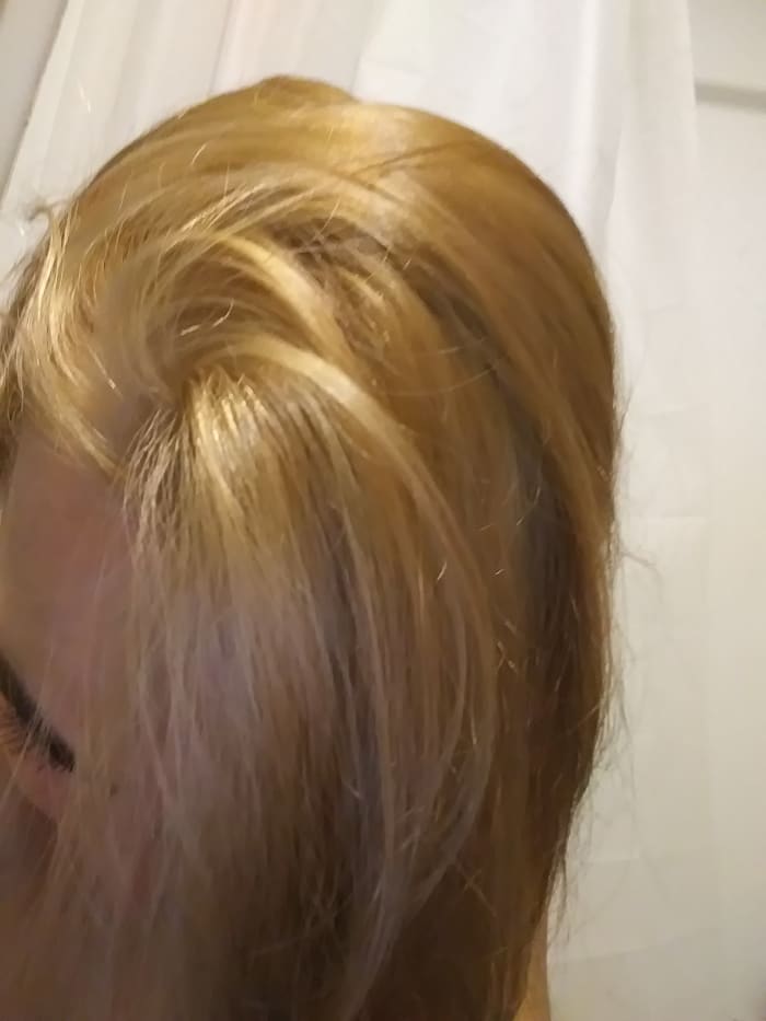 After Toning WELLA Color Charm 050 (Permanent Liquid Haircolor) WELLA Color Charm Pale Ash Blonde 940/9A (Liquid Cream Haircolor)