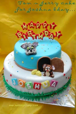Cute Tom and Jerry cake. I couldn't really understand the post in the link shown, but hopefully you guys will fare better in understanding the recipe more than me.
