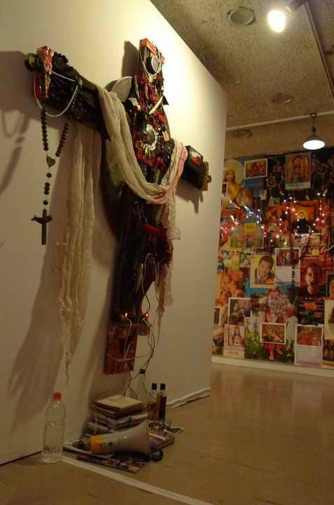"Relics" found objects 2004 "Poleteismo / Kulo" Cultural Center of the Philippines, 2011.(Photo by Mideo Cruz)