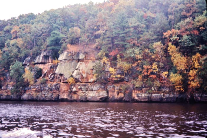Do you see Black Hawk's profile on these rock outcroppings at the Wisconsin Dells?
