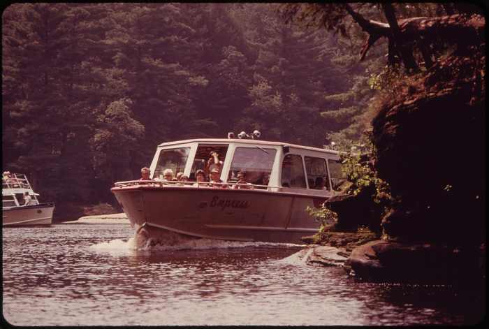 Boating on the river at Wisconsin Dells