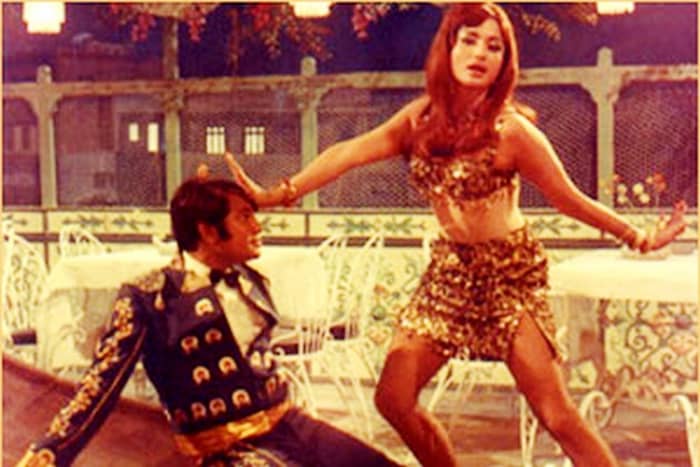 Helen in Caravan - The dance diva of Bollywood, with more stunning numbers to her credit than anyone else
