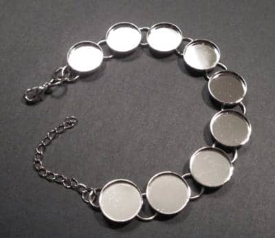 Jewelry molds are called Bezel Links. You will need to purchase these for each piece of jewelry you wish to make