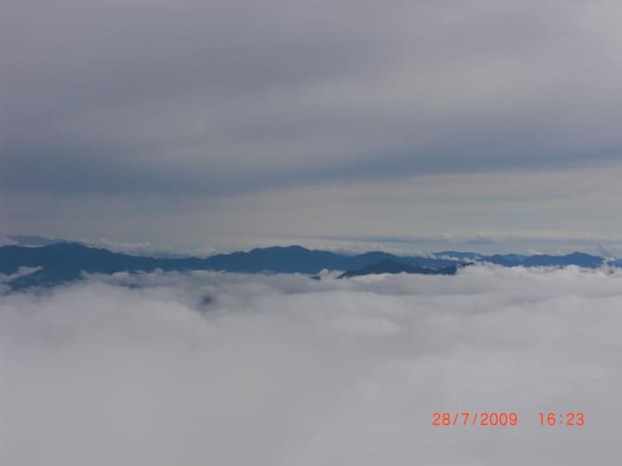 To be in the clouds at hill station seems to be like a dream. You can use this image only after giving a clickable link to this article from your source.
