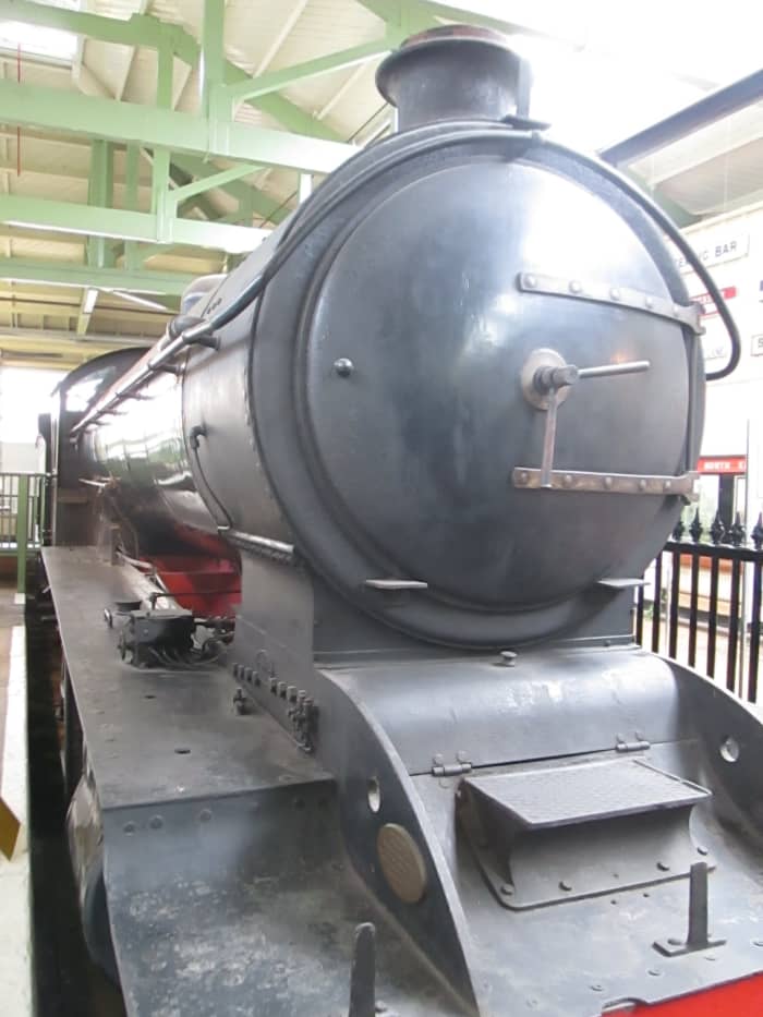 North Eastern Railway Locomotive Superintendent Vincent Raven designed the Class T3 0-8-0 heavy freight locomotive as a successor to his Class T2. They were re-classified Q7 and Q6, although the earlier class outlasted their successors by five years.