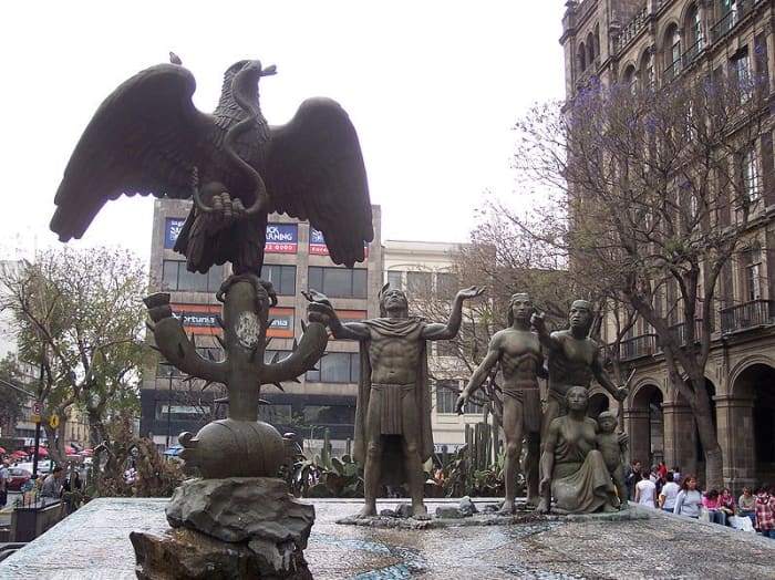 Sculpture in Mexico City of the crest on the Mexican flag that represents the founding of Tenochtitlan.