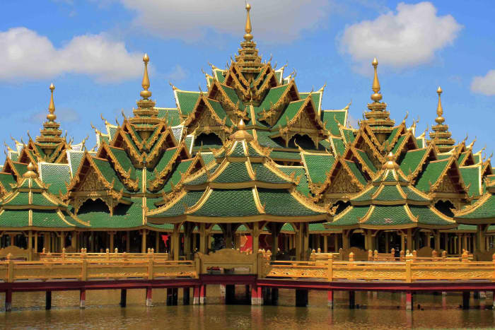 The Pavilion of the Enlightened is not a building which ever existed elsewhere. Rather, it is a symbolic representation of a Buddhist story of 500 monks who attain Nirvana (enlightenment) despite initially having very different attributes and merits