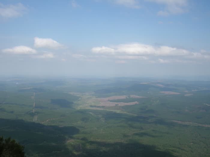 The majestic cliffs plunge down over 700 metres to the lowveld and game reserves. On a clear day you can see Mozambique
