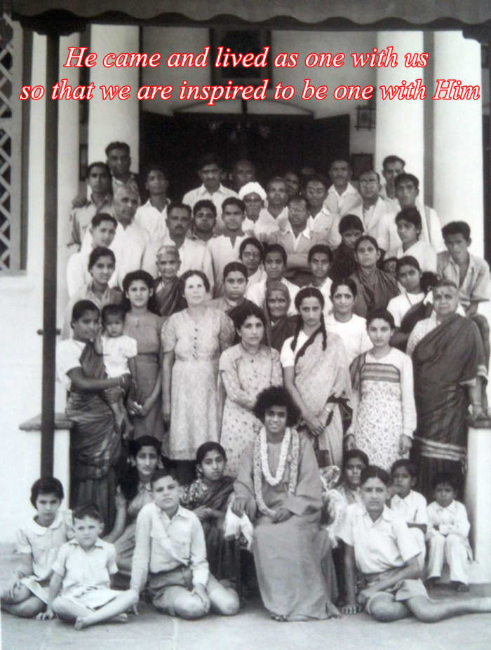 After declaration of Avatarhood, Swami mingled freely with the masses, as one among them. Here, He is seen with the Mudaliar family.