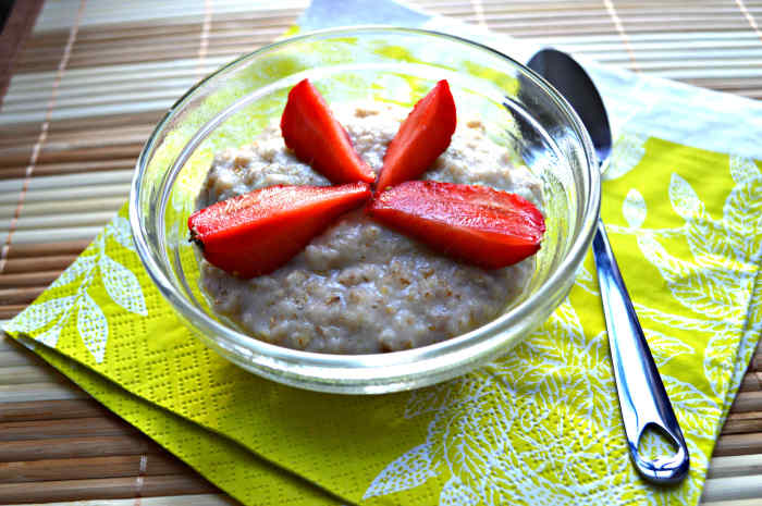 A simple oatmeal breakfast can do more than just fill your tummy for the day. Oats have important nutrients that can heal, nourish and keep your nails looking beautiful.