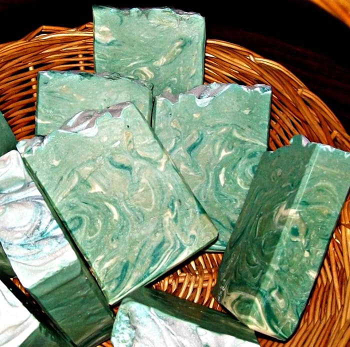 Here is the same Bastile recipe scented with a fragrance oil that does not discolor, and colored with Titanium Dioxide (white), Hydrated Chrome Green, and a green mica swirl. It doesn't have to be done in red.