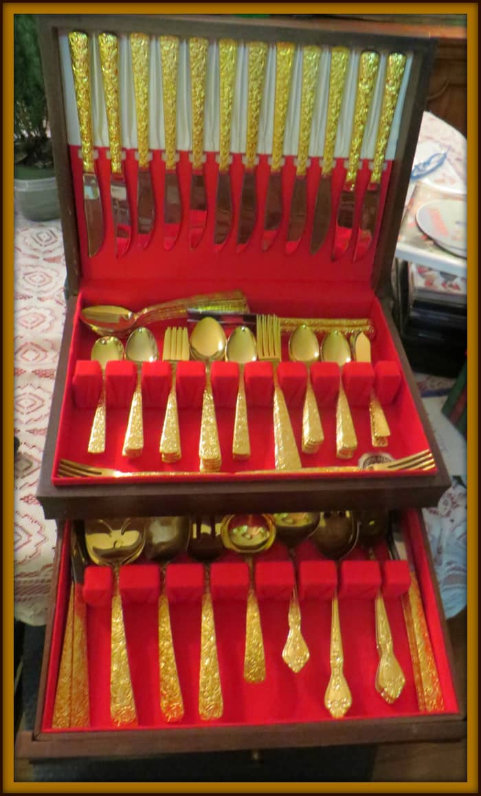 Cellini Romanesque Serving set for Sixteen. All the pieces are stamped on the back with the Cellini Romanesque logo and the date 1968. This pattern was expired in the year 1992. It is modern and clean and very elegant.