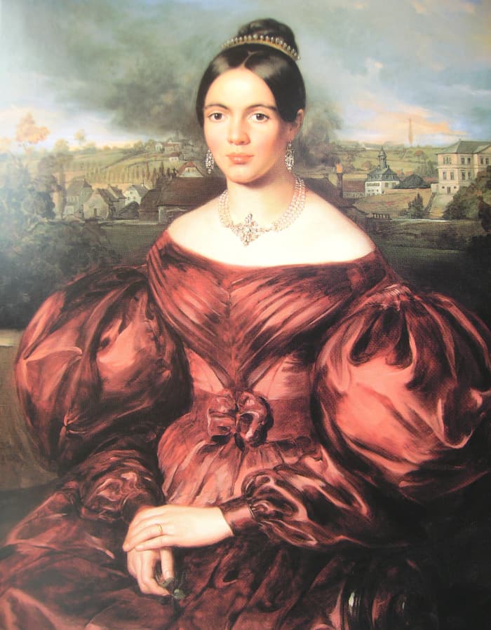 Gigot sleeves - Don't look now, Marie, but your sleeves are about to explode.