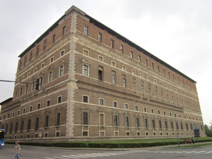 Palazzo Farnese in Piacenza, Eastern and Southern Sides (1558 - 1610) - Though the palace is not finished, the three existing sides give an idea of its imposing sizes in the Vignola's project