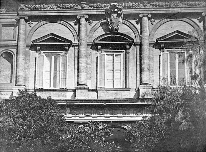 The internal façade of Palazzo Farnese in an old photography by W. Henry Goodyear (Brooklin Museum)