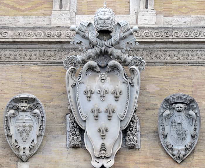 The coat of arms of Pope Paul III Farnese designed by Michelangelo, on the façade of Palazzo Farnese in Rome
