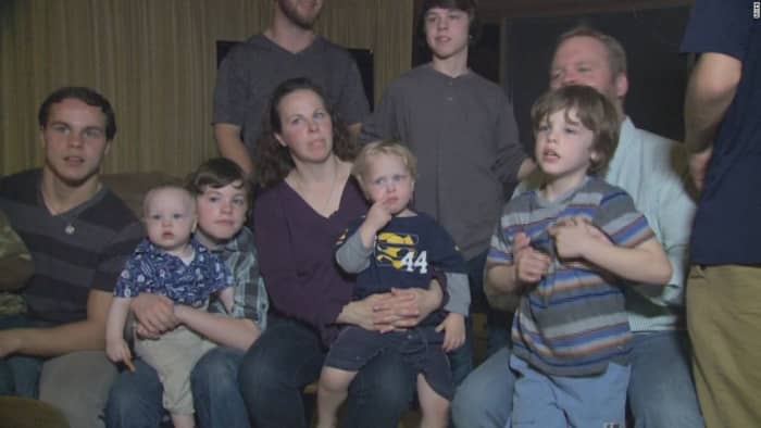 In less modern times,large/very large families were common as children were needed to work the farms.However,in the postmodern 21st century,large/very large families are rare. Most families are small or medium.