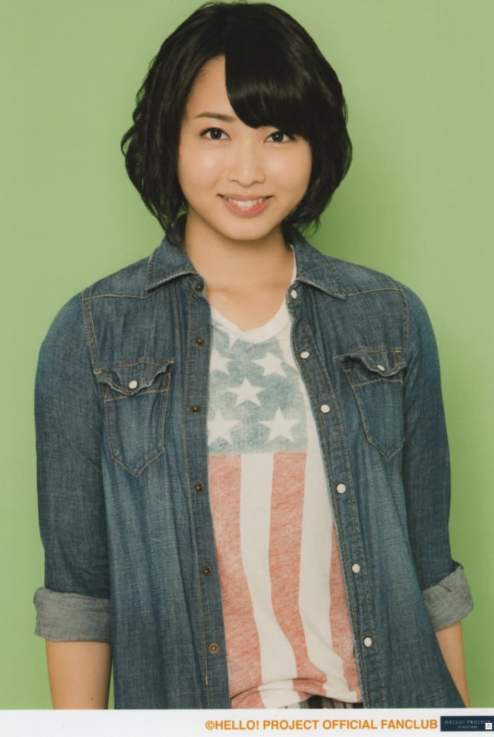 Singer and stage actress Maasa Sudo is smiling and wearing a T-shirt with the American flag on the shirt. She must love the United States!