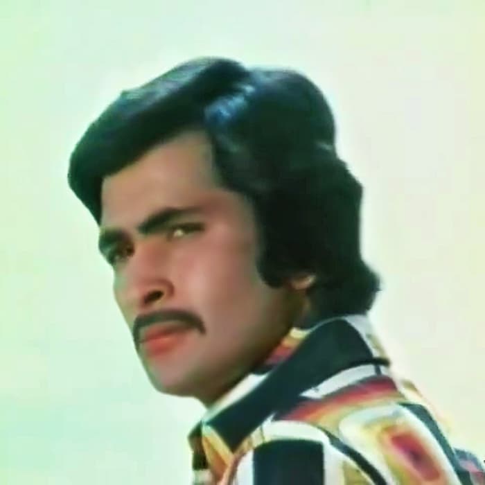 Rishi Kapoor in "O hansini! meri hansini.." from ZEHREELA INSAAN (1974), where he sported a different look.