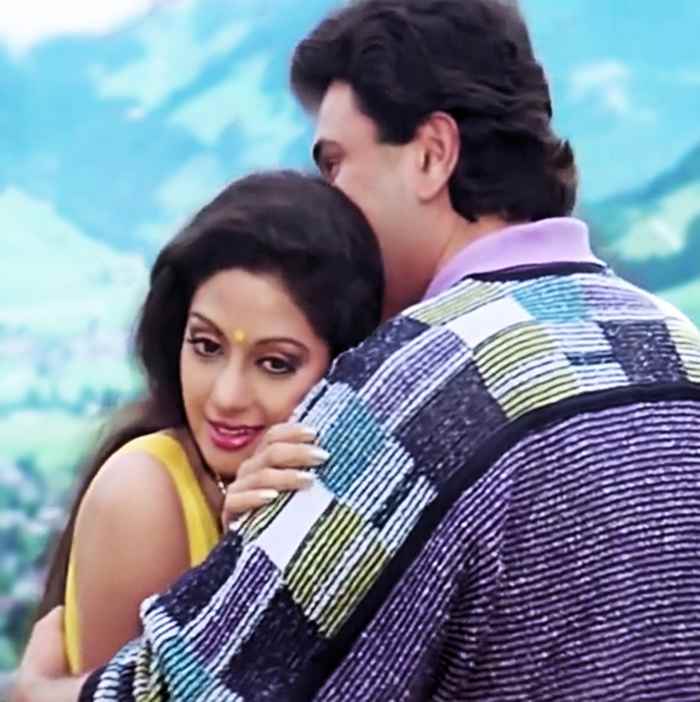 Rishi Kapoor and Sridevi in "Tere mere hothon pe, meethe meethe geet..." from CHANDNI (1989), arguably the most celebrated movie of Sridevi's illustrious career!