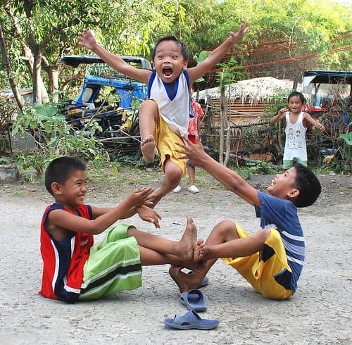 The "luksong tinik" a traditional street jumping game. Picture from filipinolifeinpictures.blogspot.com