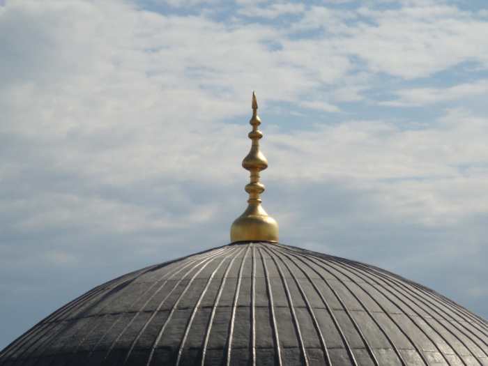 It's been difficult to choose one image among the many of Istanbul to represent the city. I'm not sure this is the right one because Istanbul is about a lot more than mosques. I hope it's a heart-warming opener, though.