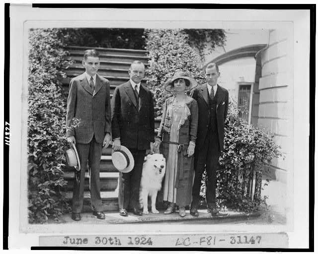 The family on June 30, 1924; Calvin Junior is standing on the left, next to the President. A little later, probably, he sustained the blister that would kill him a week later.