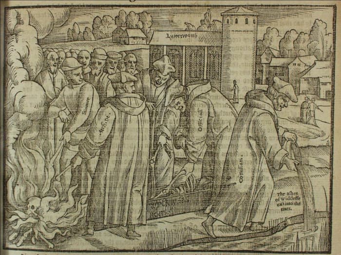 THE BONES OF JOHN WYCLIFFE ARE DUG UP AND BURNED 40 YEARS AFTER HIS DEATH (ILLUSTRATION FROM FOXES BOOK OF MARTYRS 1563)