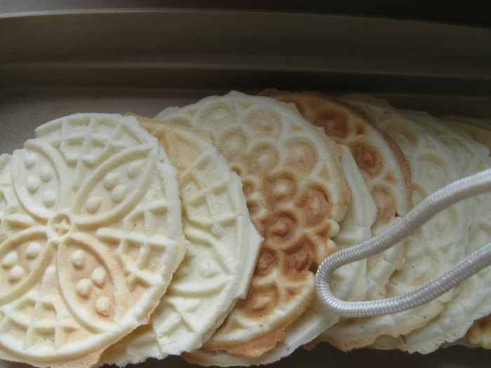 Traditional Italian Pizzelle Cookies Delishably