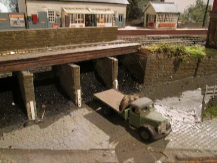 On the same mini-layout ('Thorpe Carr'), the coal depot is scratchbuilt, using Wills' coarse stone and cobbles for cells, decking and floors, Evergreen for deck structure across the cell wall tops - real coal crunched up in pliers