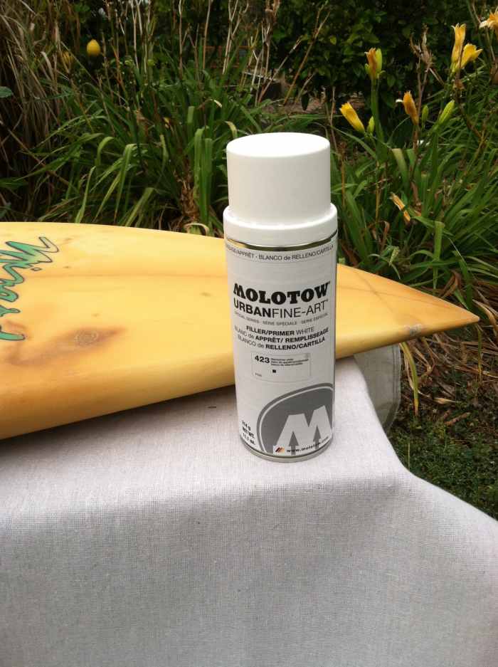 I used Molotow filler/primer, a great primer that feels just a tiny bit toothy. Like gesso in a can.