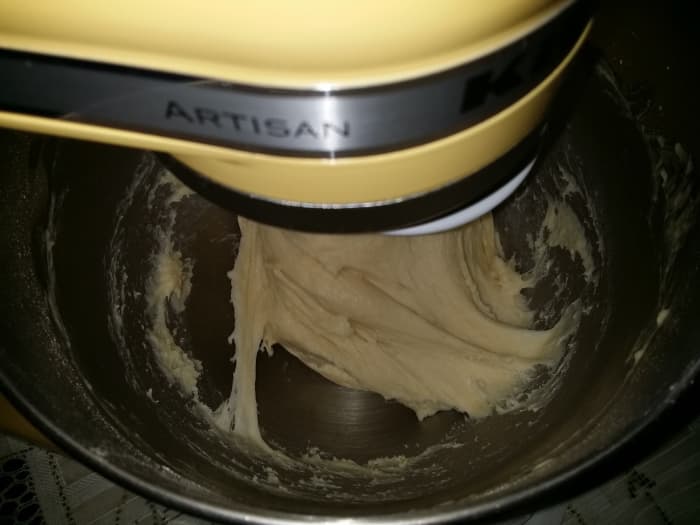 Tip: Observe the sides of the mixing bowl; as long as there are remnants of the dough left, your dough still requires more kneading as it has not yet achieved enough gluten strength. Also, notice that the texture of the dough has become smoother.
