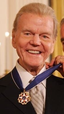 A White House photo of radio personality Paul Harvey being awarded the Presidential Medal of Freedom.
