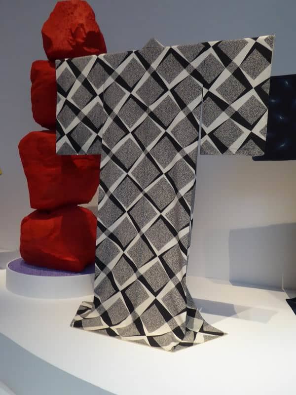Kimono "Beyond" by Moriguchi Kunihiko. Image by Frances Spiegel with permission from V&A Museum. All rights reserved.