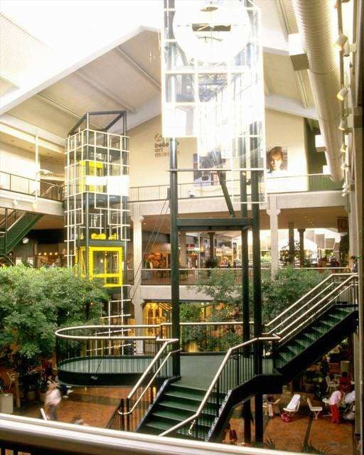 Shopping Mall Etiquette 101 - HubPages