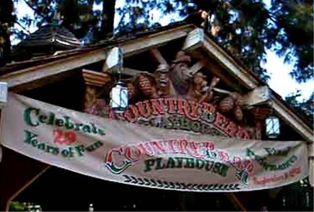The End of An Era Sign on Country Bear Playhouse Announcing Final Shows September 9, 2001