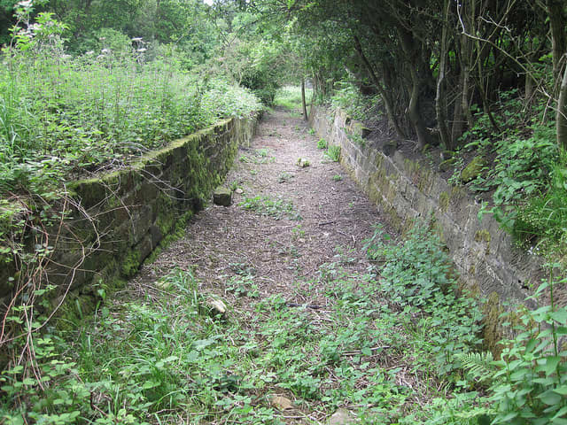 The head.of the incline tramway at New Bank as it looks now. The tramway came from Lazenby Bank direction and beyond that Guisborough. The tramway was relaid Hill quarry beyond Wilton Lane, see note below