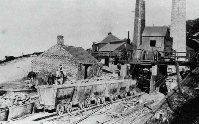 New Bank Head, the laden narrow-gauge wagons were lowered from here and the three sets of rails converged just above Low Drum above the California Estate, Eston
